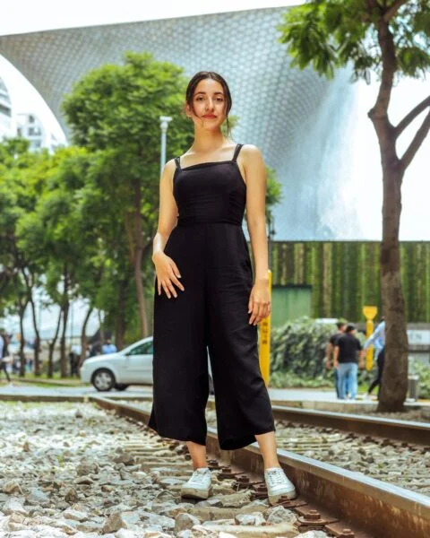 Siyah Şehir Stili Tulum (Demo Ürün) – temsili moda fotoğrafı