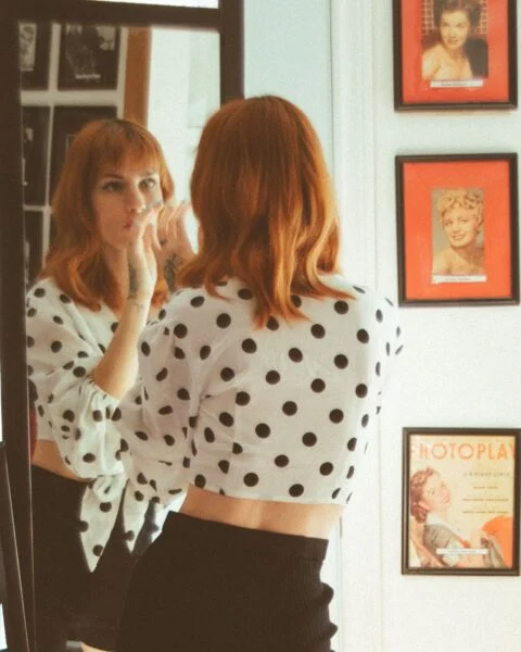 Puantiyeli Uzun Kollu Bluz (Demo Ürün) – temsili moda fotoğrafı