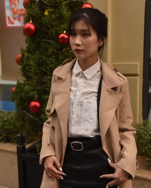 Günlük Şehir Stili Trençkot (Demo Ürün) – temsili moda fotoğrafı