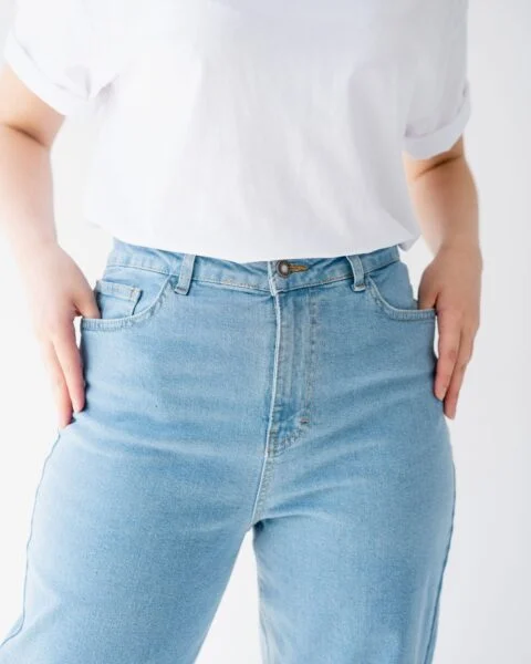 Açık Mavi Denim Pantolon (Demo Ürün) – temsili moda fotoğrafı